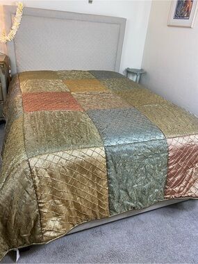 jcpenney elegant Patchwork Comforter in Green, red , blue gray, taupe